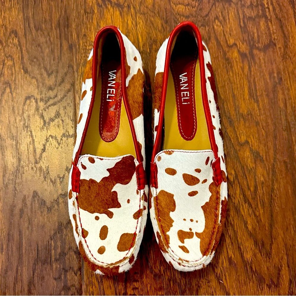 Cow hide flats Vaneli size 7 1/2